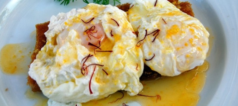 Huevos al azafrán